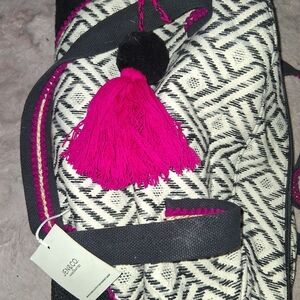 Jen & Co. Pink & Black Tassel Travel Bag